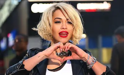 Rita Ora difende Justin Bieber per il pugno contro il fan
