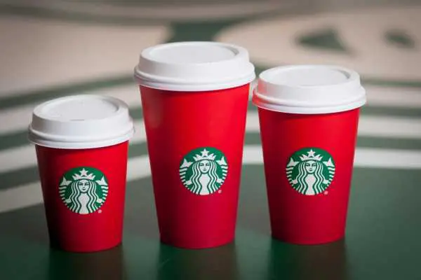 tazze natalizie Starbucks che hanno ricevuto forti critiche