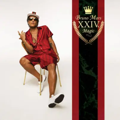 Bruno Mars nella cover di 24K Magic.