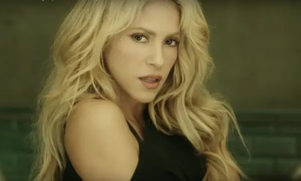 Shakira nel video per Chantaje