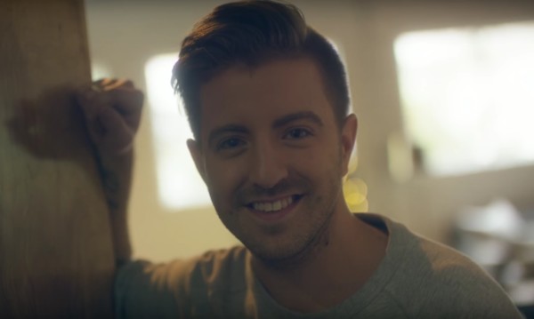 Billy Gilman nel video per Because of Me
