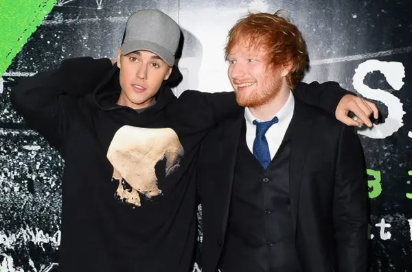 Justin Bieber con Ed Sheeran in foto.