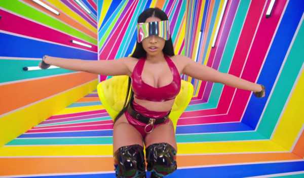 Nicki Minaj da urlo nel video per Swalla