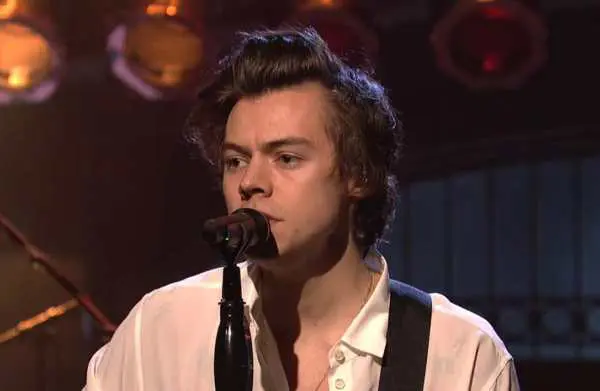 Harry Styles "Two Ghosts" in versione acustica