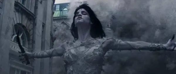 Sofia Boutella nel remake di La Mummia del 2017.