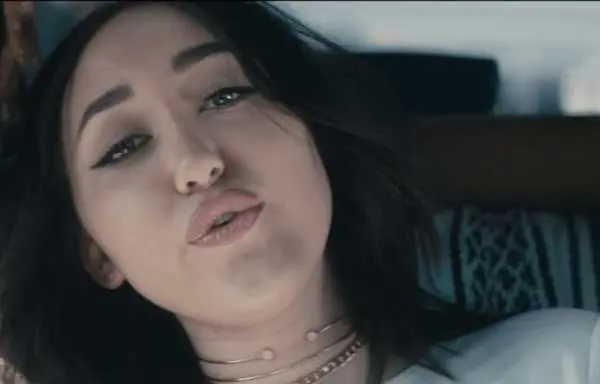 Noah Cyrus video Stay Together