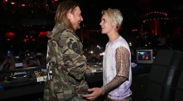 Il cantante canadese Justin Bieber e il DJ francese David Guetta