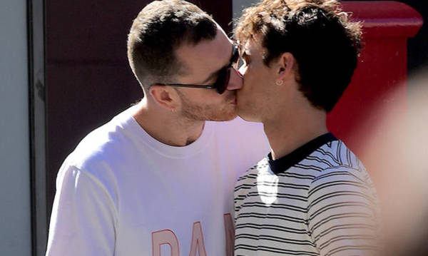 Il bacio tra Sam Smith e Brandon Flynn