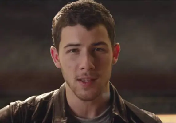 Nick Jonas nel video di Home, la canzone inclusa nella colonna sonora del film Il Toro Ferdinando
