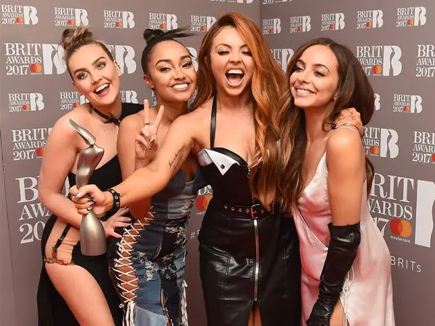 Le quattro spumeggianti ragazze la sera dei Brit Awards nel 2017