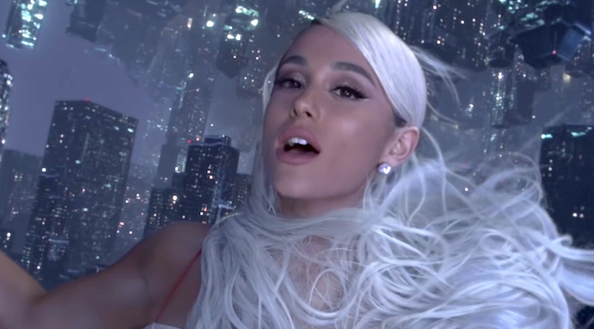 Ariana Grande nel video "No Tears Left to Cry"