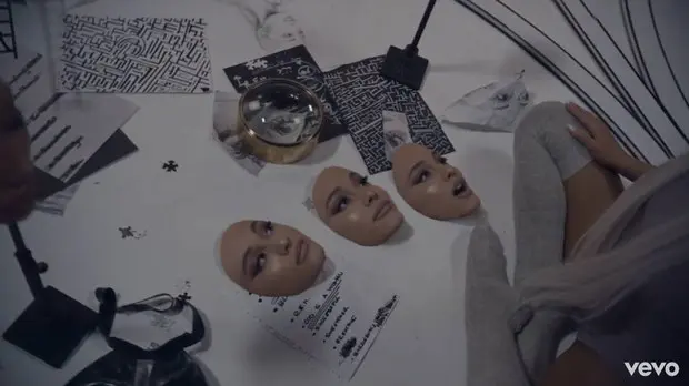 Un'immagine dal video di "No Tears Left To Cry" di Ariana Grande