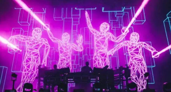 the chemical brothers screen sul palco