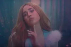 Lauren Jauregui nel video musicale di More Than That.