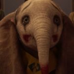 Dumbo in una scena del nuovo film di Tim Burton