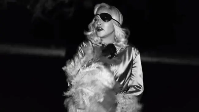 Madonna nel video di Medellin