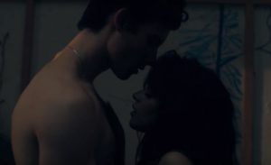 Camila Cabello e Shawn Mendes nel video di Senorita - album Romance