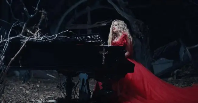 Avril Lavigne I Fell In Love With The Devil Video