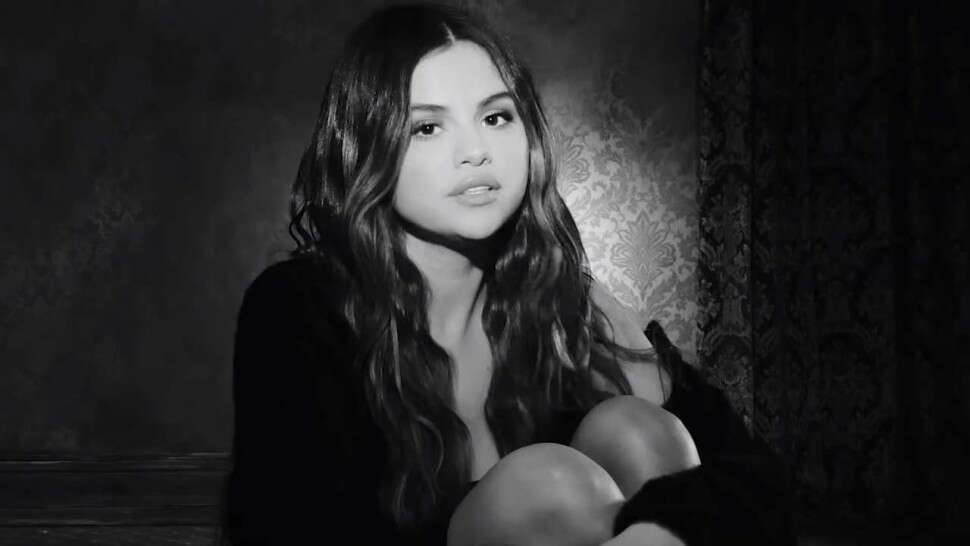 Selena Gomez nel video di Lose You To Love Me