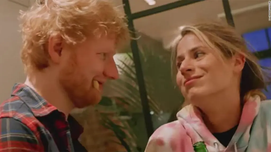 Ed Sheeran e sua moglie Cherry nel video di Put It All On Me
