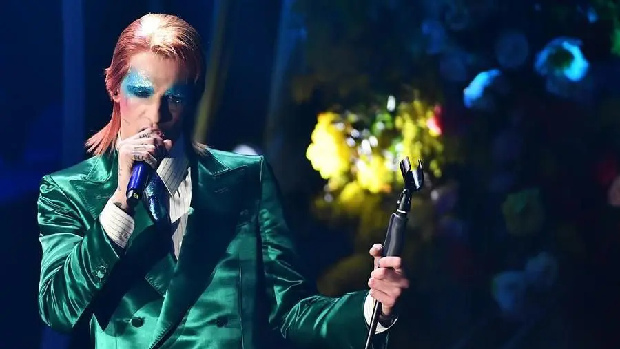 Achille Lauro nelle vesti di Ziggy Stardust a Sanremo 2020