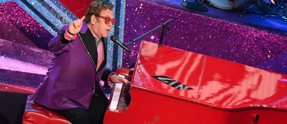 Elton John si esibisce agli Oscar 2020