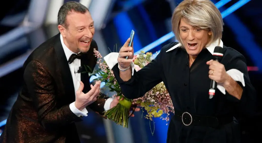 Fiorello si traveste da Maria De Filippi a Sanremo 2020
