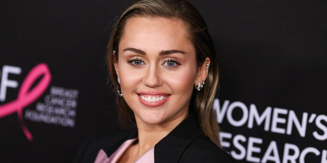 Miley Cyrus ci mostra come riabilita le sue corde vocali