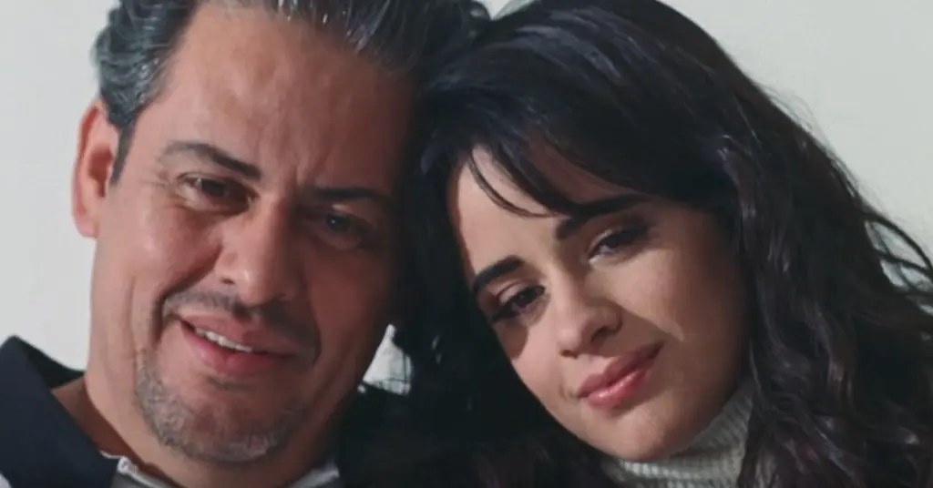 Camila Cabello e il padre nel video di First Man