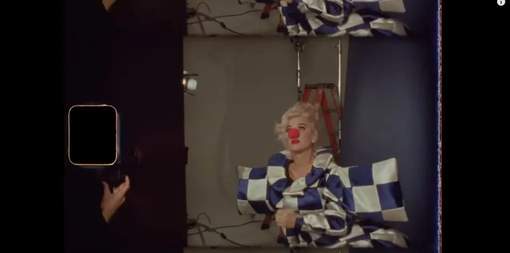 Katy Perry nel video di Teary Eyes servizio fotografico Smile