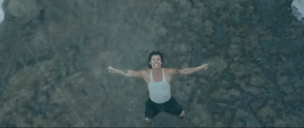 Shawn Mendes nel video di Wonder