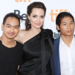 Angelina Jolie con i figli Maddox e Pax Thien.
