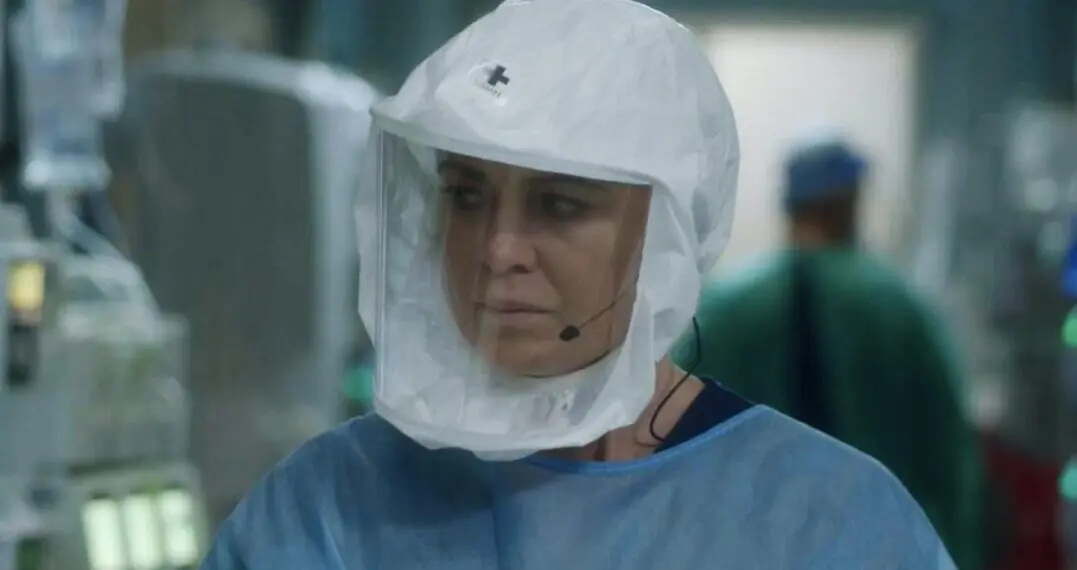 Ellen Pompeo in una scena di Grey's Anatomy 17