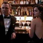 Daniel Craig con la bond girl in No Time To Die