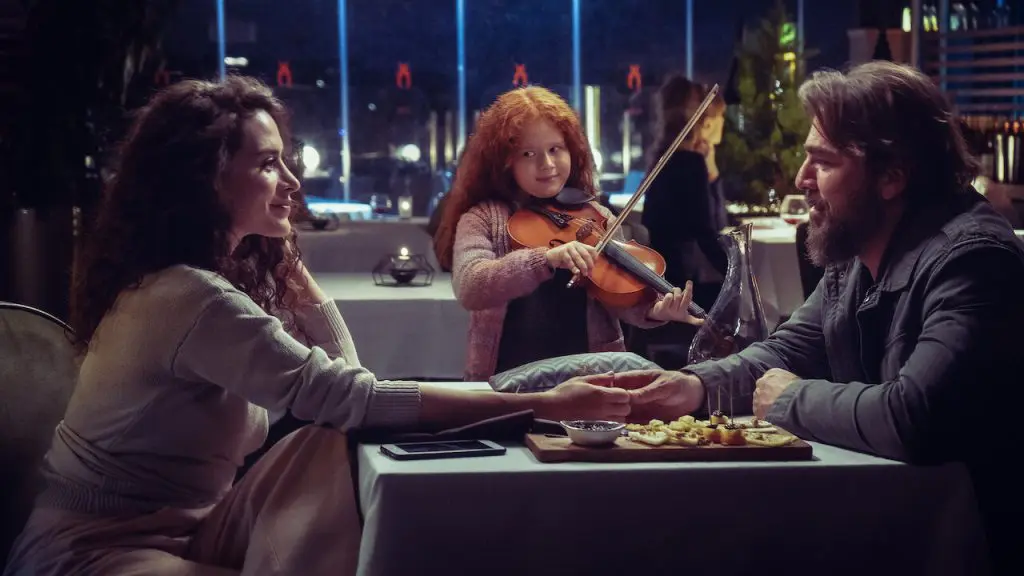 Gülizar Nisa Uray, Engin Altan Düzyatan e Belçim Bilgin in Il Violino di Mio Padre