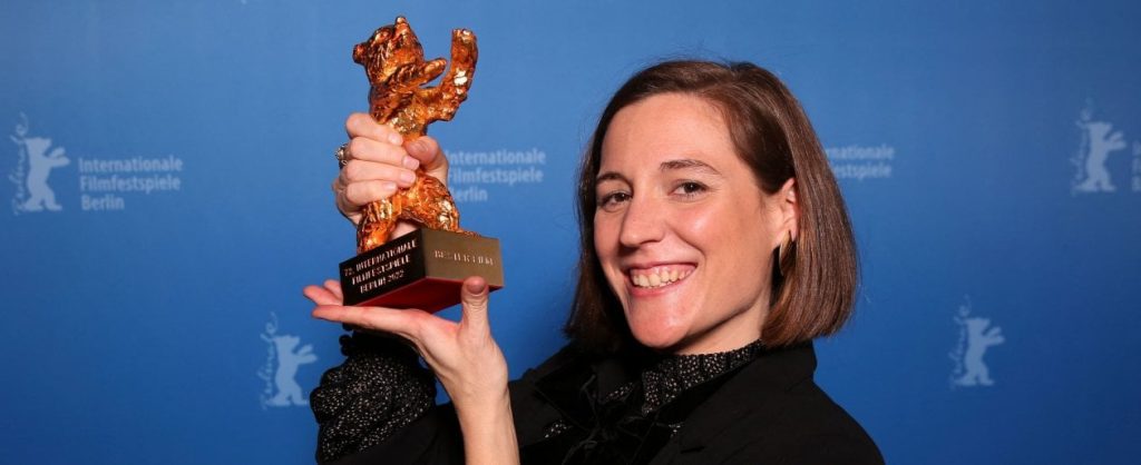 La regista Carla Simon ha vinto l'orso d'oro per il film Alcarràs