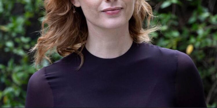 Cristiana Capotondi contro gli orari della prima serata «Non si può far finire una serie a mezzanotte». Ha assolutamente ragione. Non credi