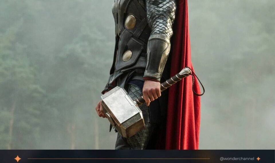 Thor, Kenneth Branagh difende dopo 15 anni le inquadrature storte che fecero discutere i fan “Nei fumetti erano così”