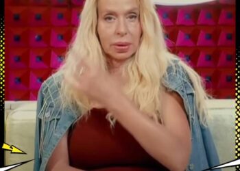 Valeria Marini scoppia in lacrime al Grande Fratello Vip «Mi hanno ingannata, vivo in una prigione dorata». La lettera della sorella Claudia commuove tutti